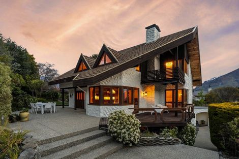 Photo of property in 9 Cypress Court, Kelvin Heights, Queenstown, 9300