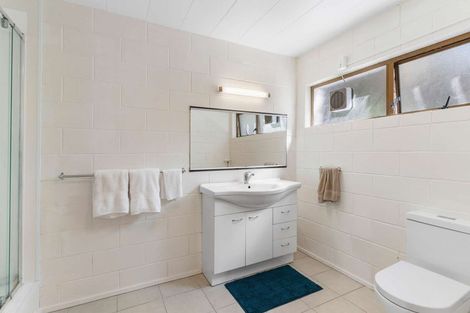 Photo of property in 53 Island Bay Road, Beach Haven, Auckland, 0626