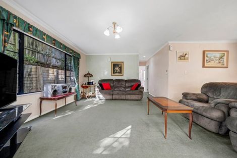 Photo of property in 5 Figtree Terrace, Goodwood Heights, Auckland, 2105