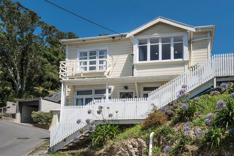 Photo of property in 2 Kopiko Way, Brooklyn, Wellington, 6021