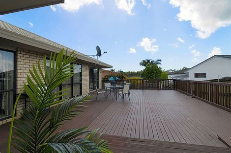 Photo of property in 17 Semillon Avenue, Henderson, Auckland, 0612