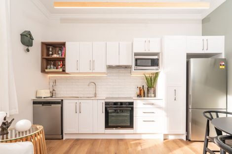 Photo of property in 18 Portland Crescent, Thorndon, Wellington, 6011