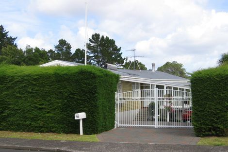 Photo of property in 70 Paragon Avenue, Beach Haven, Auckland, 0626