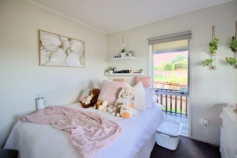 Photo of property in 6 Pahi Place, West Harbour, Auckland, 0618