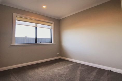 Photo of property in 1 Caldwell Place, Pinehill, Auckland, 0632