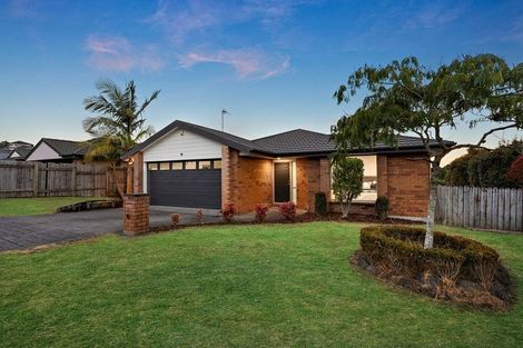 Photo of property in 5 Sunvista Avenue, Oteha, Auckland, 0632