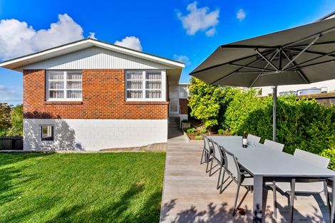 Photo of property in 2/2 Seaview Road, Milford, Auckland, 0620
