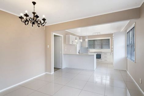 Photo of property in 16 Coniston Avenue, Te Atatu South, Auckland, 0610