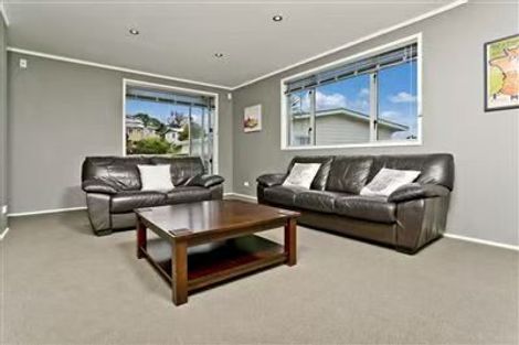 Photo of property in 2 Wykeham Place, Glenfield, Auckland, 0629