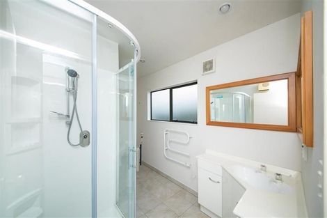 Photo of property in 32 Stewart Crescent, Hokowhitu, Palmerston North, 4410