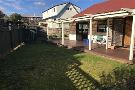 Photo of property in 8 Da Vinci Place, West Harbour, Auckland, 0618