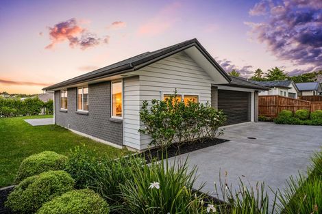 Photo of property in 103 Station Road, Kumeu, 0891