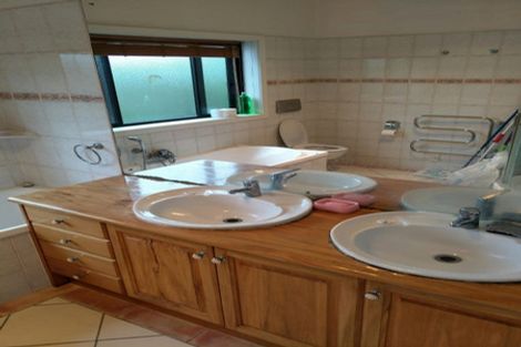 Photo of property in 6 Beaubank Road, Kelston, Auckland, 0602