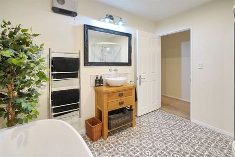 Photo of property in 1/1 Loe Place, Amberley, 7410