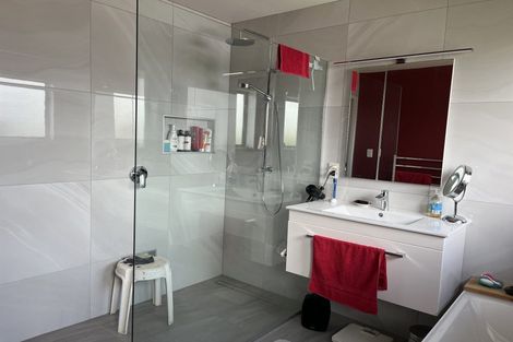 Photo of property in 32 Somerset Crescent, Highbury, Palmerston North, 4412