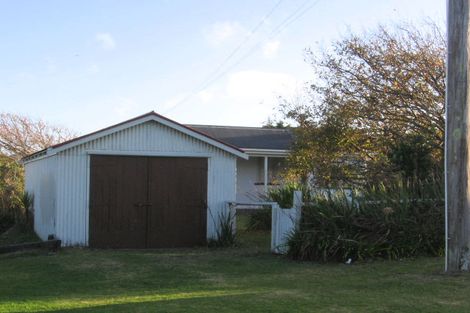 Photo of property in 22 Hemara Street, Waikanae Beach, Waikanae, 5036