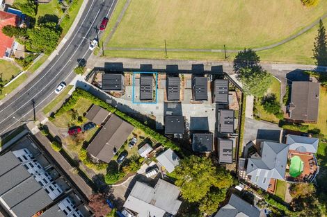 Photo of property in 2/10 Hutchinsons Road, Bucklands Beach, Auckland, 2014
