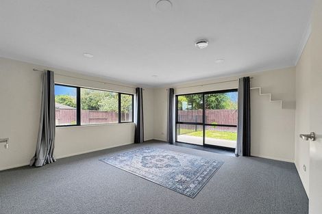 Photo of property in 35 Whitney Place, Rototuna North, Hamilton, 3210