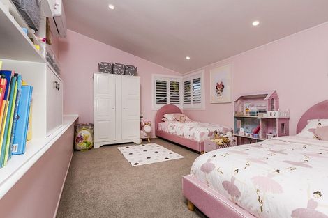 Photo of property in 25 Sylvan Park Avenue, Milford, Auckland, 0620