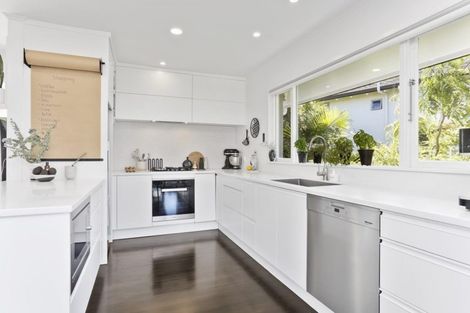 Photo of property in 38 Churchill Road, Murrays Bay, Auckland, 0630