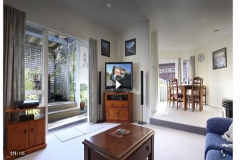 Photo of property in 6 Cayman Place, Unsworth Heights, Auckland, 0632