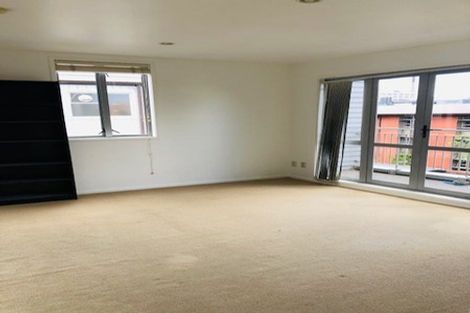 Photo of property in 6s Carlton Gore Road, Grafton, Auckland, 1023