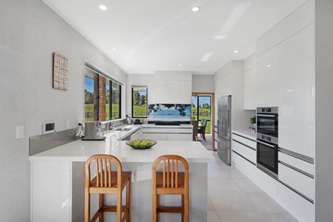 Photo of property in 30 Clifton Road, Whitford, Howick, 2571