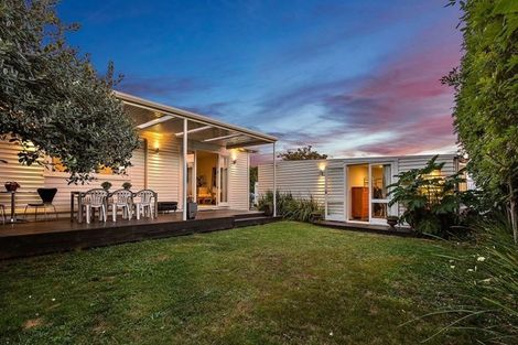 Photo of property in 1 Mickle Street, Te Atatu South, Auckland, 0610