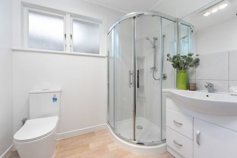 Photo of property in 114 Edmonton Road, Henderson, Auckland, 0612