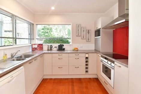 Photo of property in 26 Pohutukawa Avenue, Red Beach, 0932
