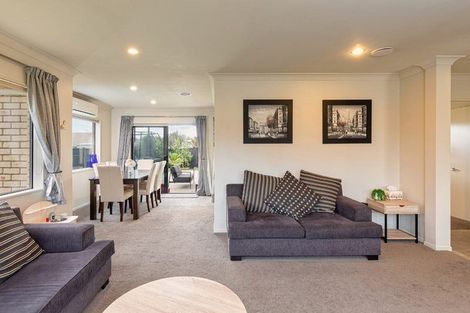 Photo of property in 17 Aberdeen Crescent, Wattle Downs, Auckland, 2103