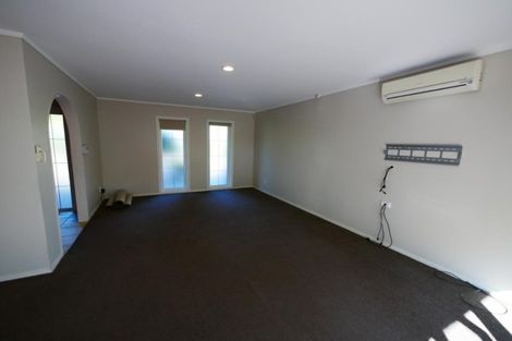 Photo of property in 14 Donzella Place, Conifer Grove, Takanini, 2112