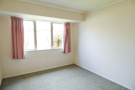 Photo of property in 72 Kingdale Road, Henderson, Auckland, 0610