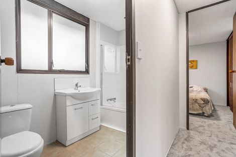 Photo of property in 2/5 Compass Place, Te Atatu Peninsula, Auckland, 0610