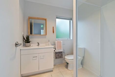 Photo of property in 9 Tobago Place, Sunnynook, Auckland, 0620