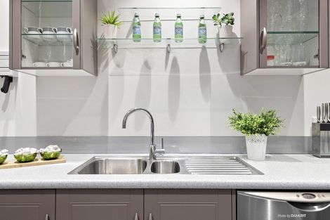 Photo of property in Stadium Garden Flats, 316/107 Thorndon Quay, Pipitea, Wellington, 6011