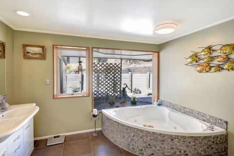 Photo of property in 76 Greenwich Street, Waihola, Milton, 9073