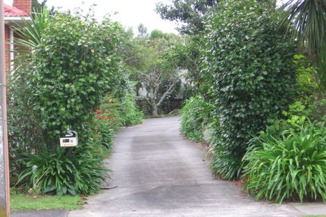 Photo of property in 1/18 Buscomb Avenue, Henderson, Auckland, 0610