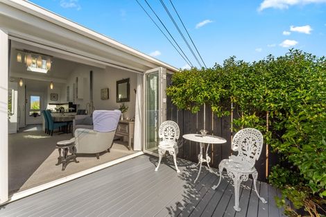Photo of property in 1/4a Dallinghoe Crescent, Milford, Auckland, 0620