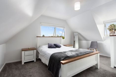 Photo of property in 13 Caspian Close, New Lynn, Auckland, 0600