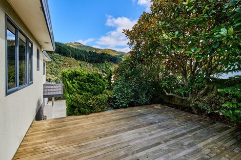 Photo of property in 22 Domanski Crescent, Owhiro Bay, Wellington, 6023