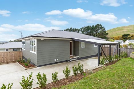 Photo of property in 5 Kaituna Street, Waitangirua, Porirua, 5024