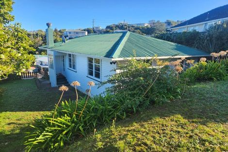 Photo of property in 57 Salford Street, Newlands, Wellington, 6037