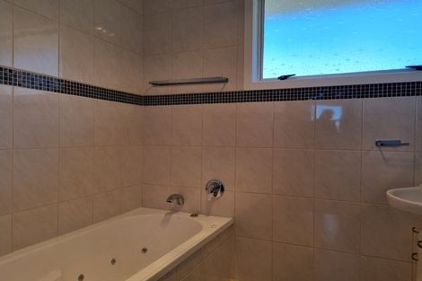 Photo of property in 124 Pioneer Road, Moturoa, New Plymouth, 4310