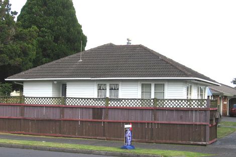 Photo of property in 1/596 Te Atatu Road, Te Atatu Peninsula, Auckland, 0610