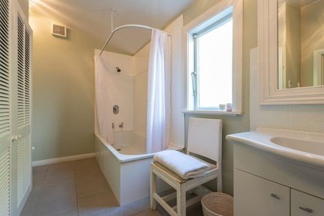 Photo of property in 18 Carrington Street, Mount Cook, Wellington, 6021