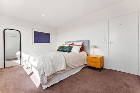 Photo of property in 2/2 Seaview Road, Milford, Auckland, 0620