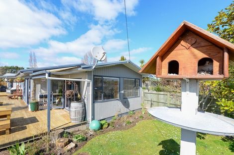 Photo of property in 32 Willow Avenue, Hannahs Bay, Rotorua, 3010