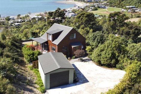 Photo of property in 5 Kaimiko Place, Okiwi Bay, 7193