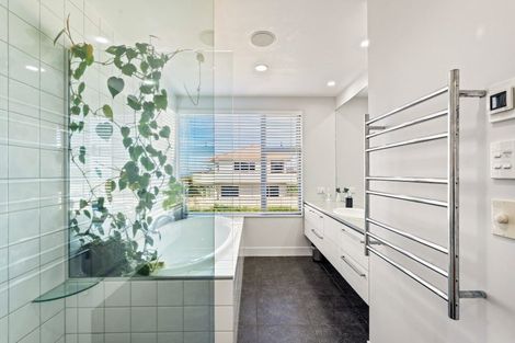 Photo of property in 21 Le Quesne Road, Bay View, Napier, 4104